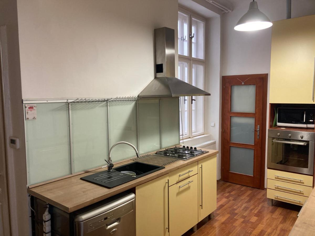 Downtown 3 Bdr Charm - Walk To All Attractions Bratislava Esterno foto