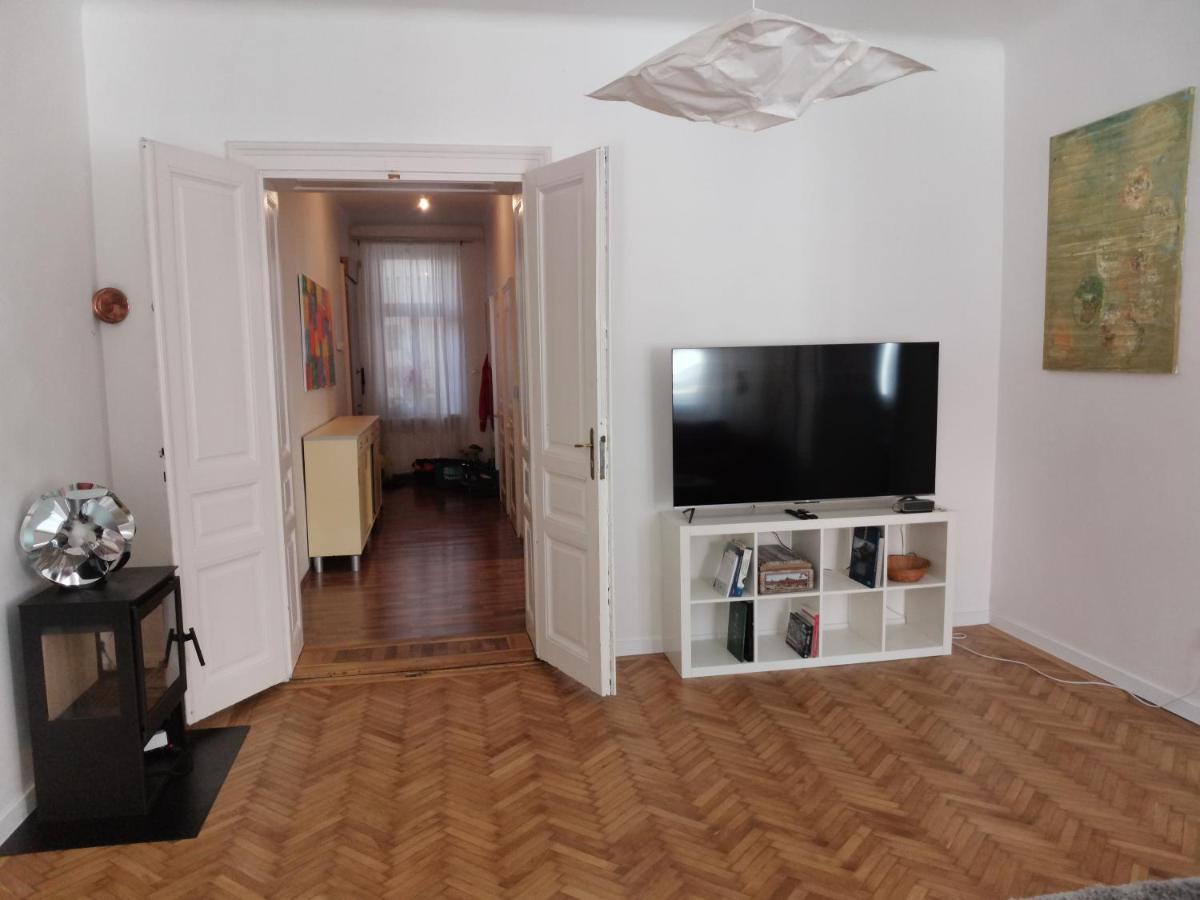 Downtown 3 Bdr Charm - Walk To All Attractions Bratislava Esterno foto