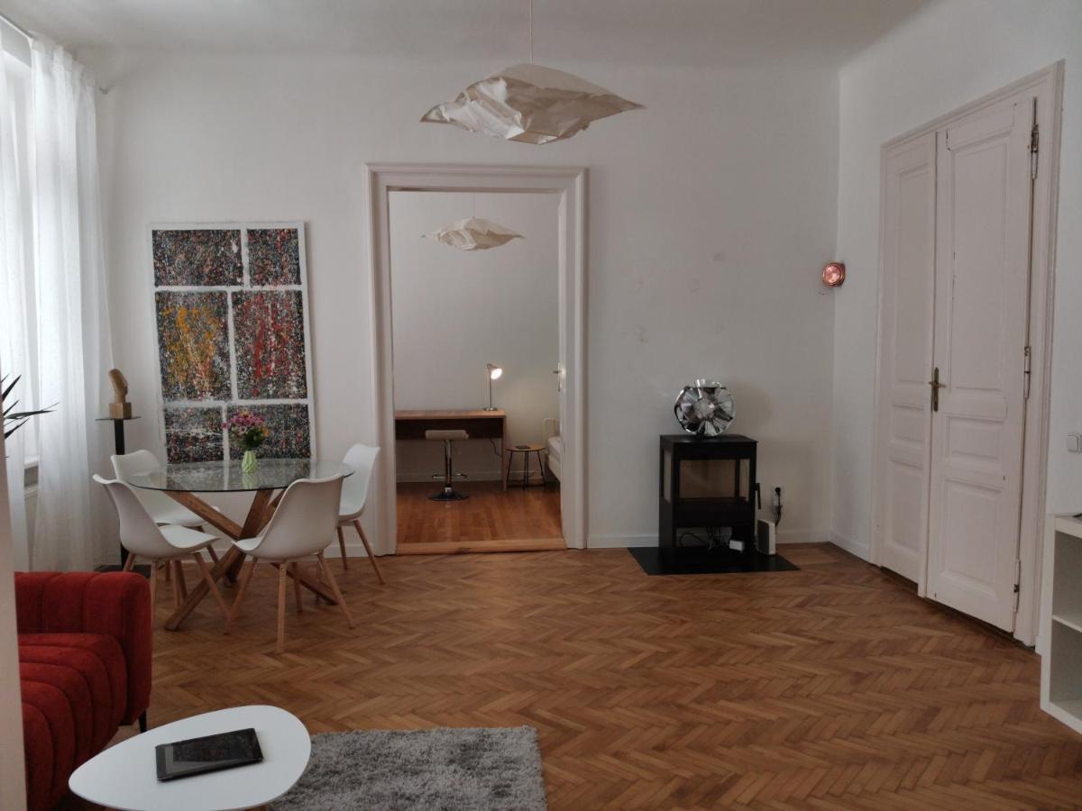 Downtown 3 Bdr Charm - Walk To All Attractions Bratislava Esterno foto