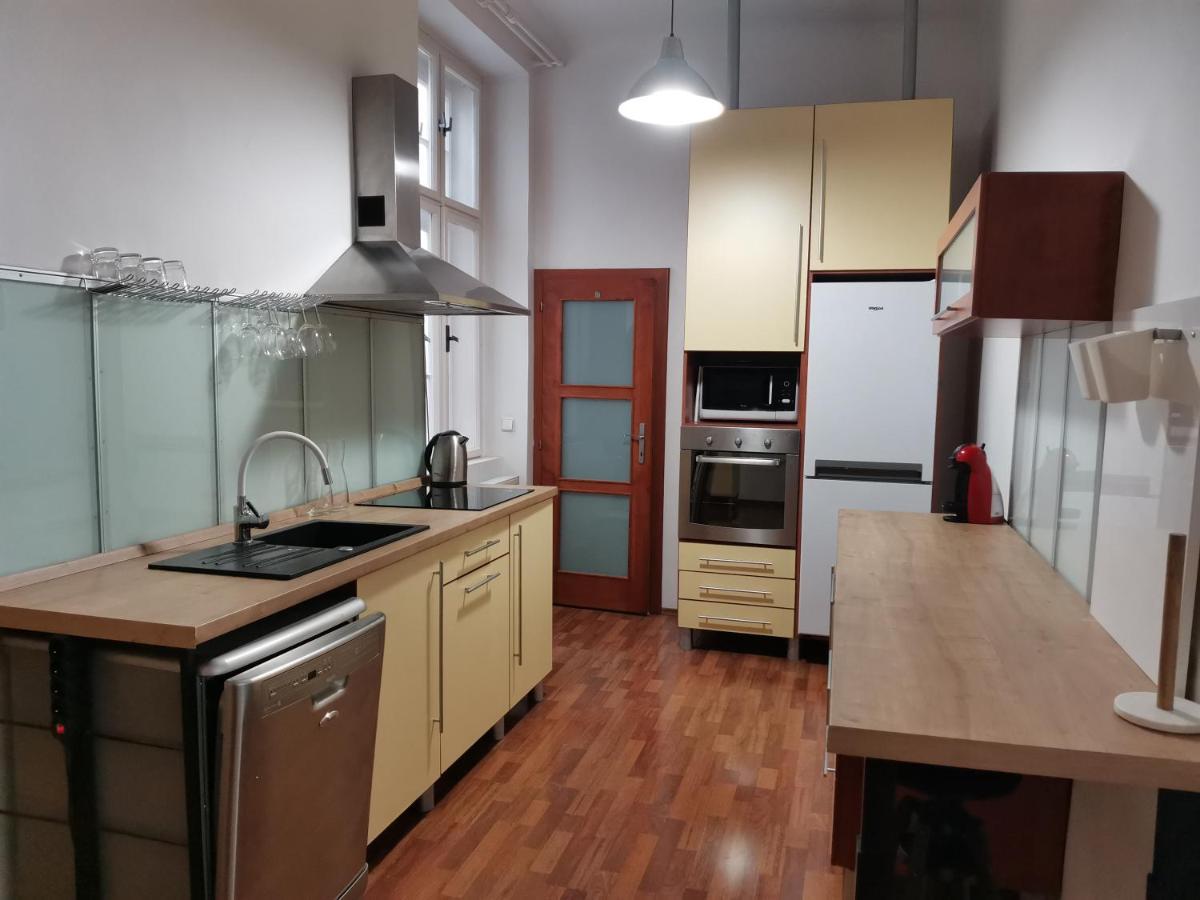 Downtown 3 Bdr Charm - Walk To All Attractions Bratislava Esterno foto